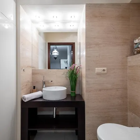 Daire Fabryczna, Sun & Snow *